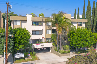 Bakman Apartments in North Hollywood, CA - Building Photo - Building Photo