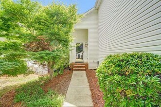 142 Stoneforest Dr in Woodstock, GA - Building Photo - Building Photo