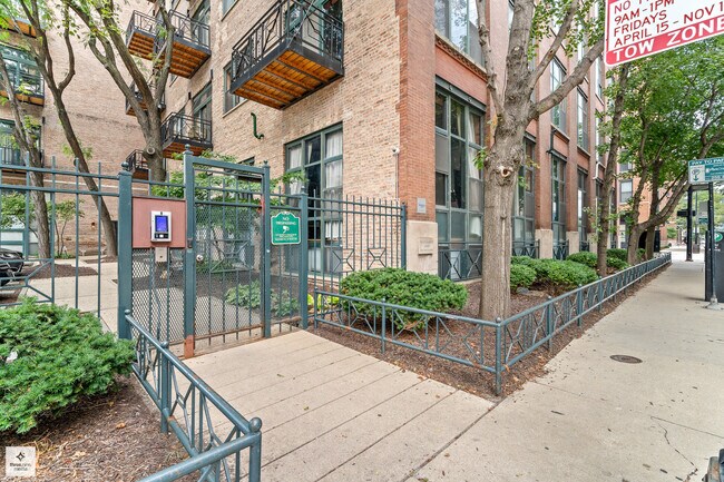 701 W Jackson Blvd in Chicago, IL - Building Photo - Building Photo