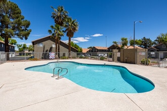 Rainbow Gardens Townhomes in Las Vegas, NV - Foto de edificio - Building Photo