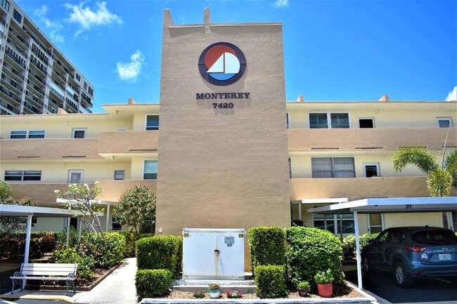 7420 Bay Island Dr S, Unit 176 in South Pasadena, FL - Foto de edificio - Building Photo
