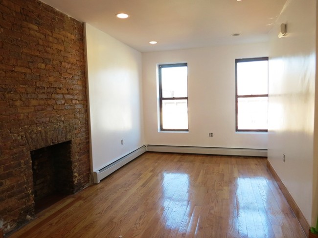 VAN BUREN ST 3BR