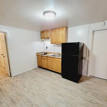 40 Vista Grande Ave-Unit -Down Stairs in Daly City, CA - Building Photo - Building Photo
