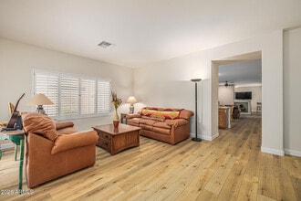 6618 W Honeysuckle Dr in Phoenix, AZ - Building Photo - Building Photo