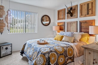 Cambridge Village Apartments in Bakersfield, CA - Foto de edificio - Interior Photo