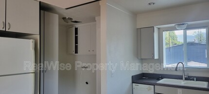 714 SE 9th St in Grants Pass, OR - Building Photo - Building Photo