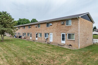 Chapel Street Town Homes in Louisville, OH - Building Photo - Building Photo
