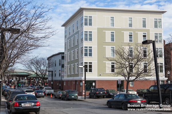 property at 21 Roxbury St