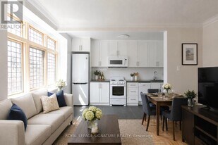 398 Avenue Rd, Unit 523 in Toronto, ON - Building Photo
