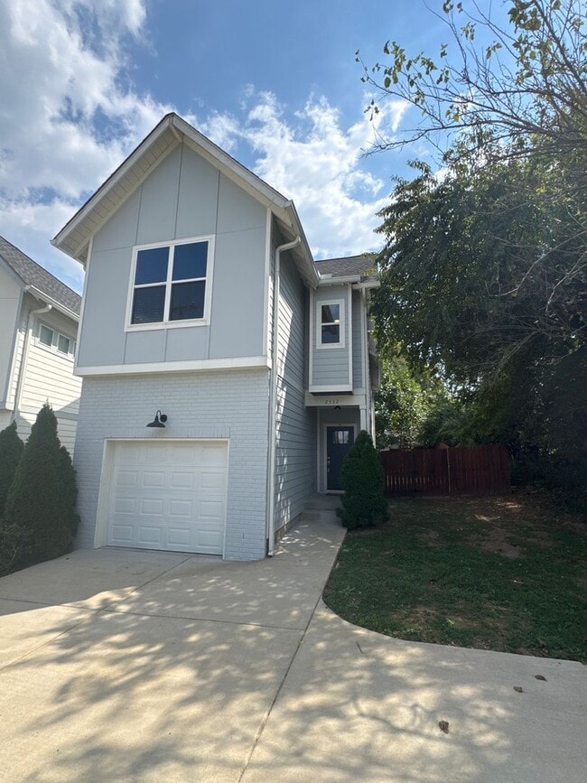 property at 2332 Oak Ct