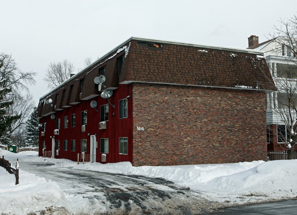 3215 James St in Syracuse, NY - Building Photo