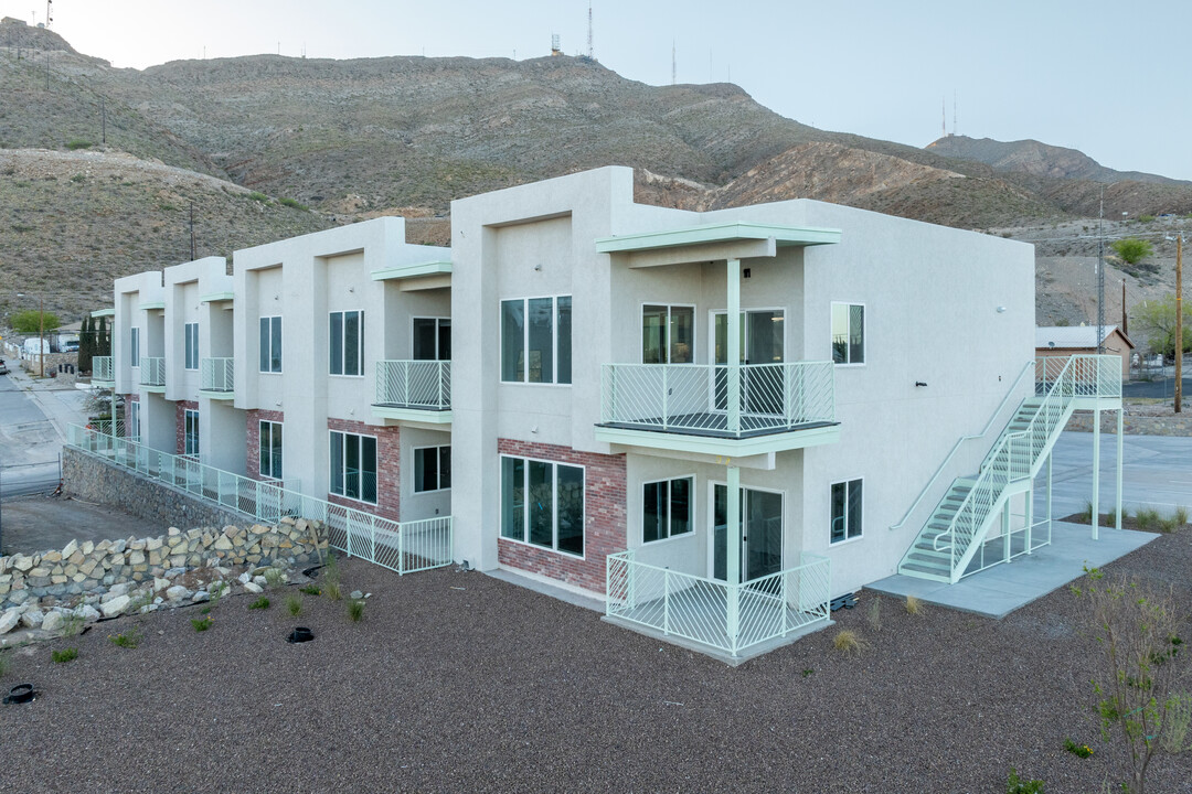 Scenic View in El Paso, TX - Building Photo