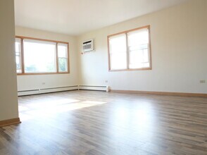 8418 W Oak Ave in Niles, IL - Building Photo - Building Photo