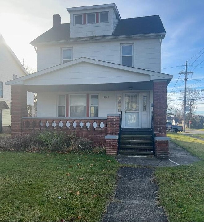 13604 Maplerow Ave in Garfield Heights, OH - Building Photo