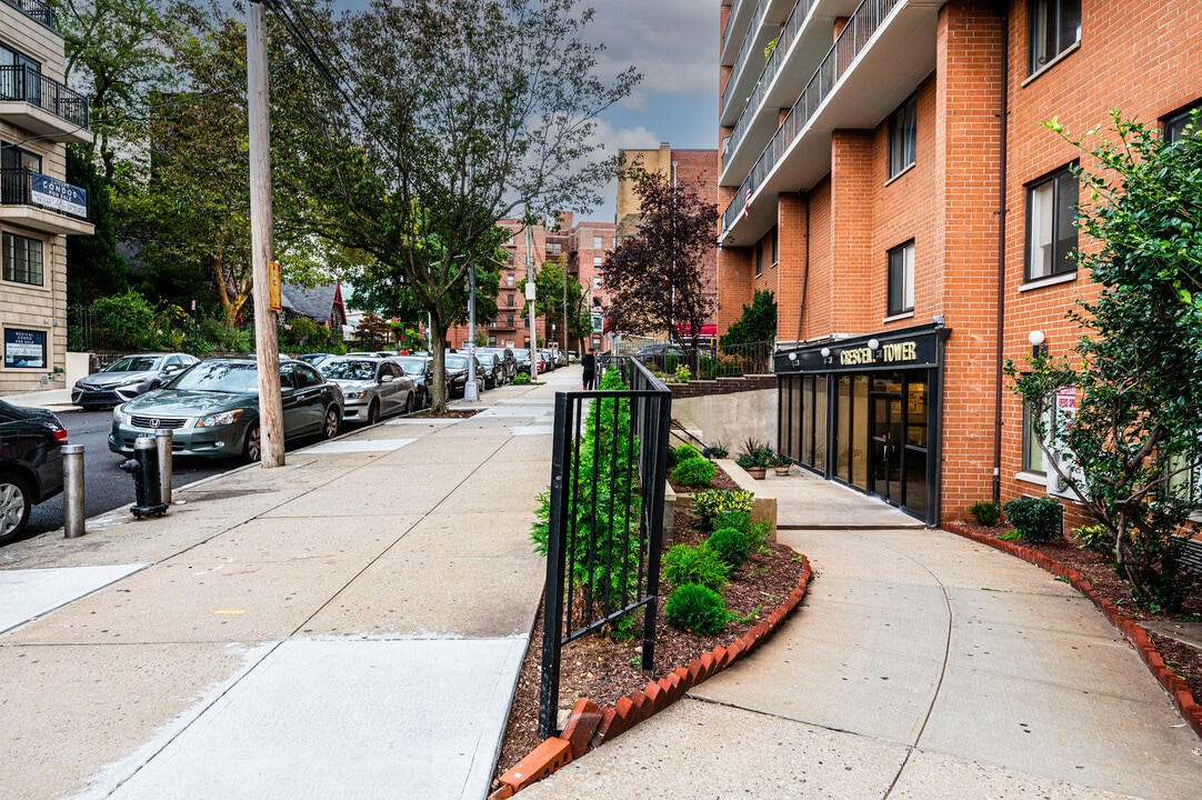 Crescent Towers in Astoria, NY - Building Photo