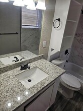 8010 Miley St in Houston, TX - Foto de edificio - Building Photo