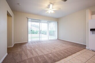 6327 Bridgecrest Dr in Lithia, FL - Building Photo - Building Photo