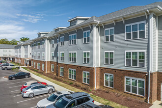 At The Park Apartments in Memphis, TN - Building Photo - Building Photo