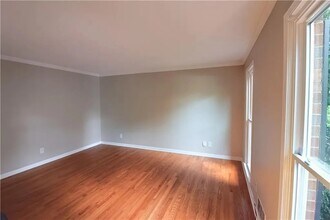 2329 Milstead Cir NE in Marietta, GA - Foto de edificio - Building Photo