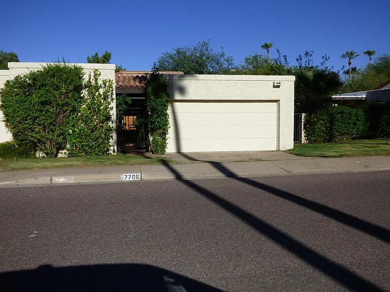 7706 N Dreamy Draw Dr in Phoenix, AZ - Building Photo