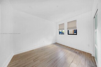 1335 SW 4th St-Unit -2 in Miami, FL - Building Photo - Building Photo