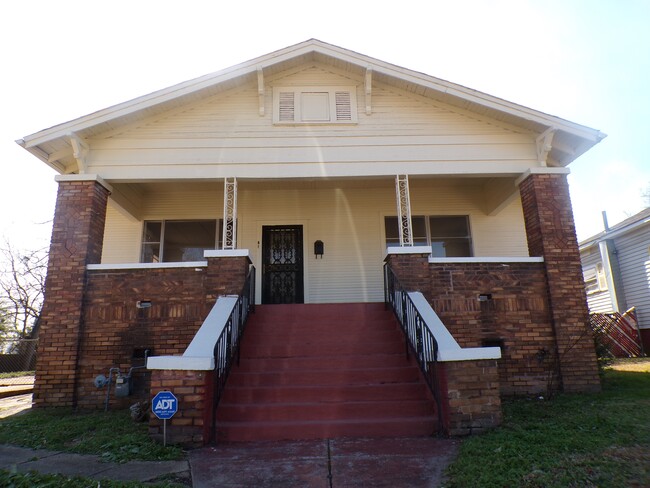 property at 613 5th St