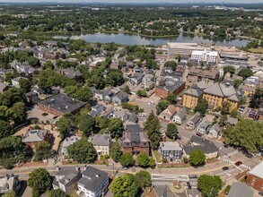 132 Middle Street, Unit 4 in Portsmouth, NH - Foto de edificio - Building Photo