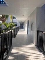 55 Ocean Ln Dr in Key Biscayne, FL - Building Photo