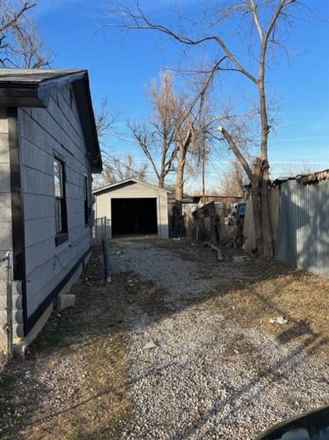 2217 SW 25th St in Oklahoma City, OK - Building Photo - Building Photo