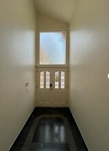 18406 Tuba St in Los Angeles, CA - Foto de edificio - Building Photo