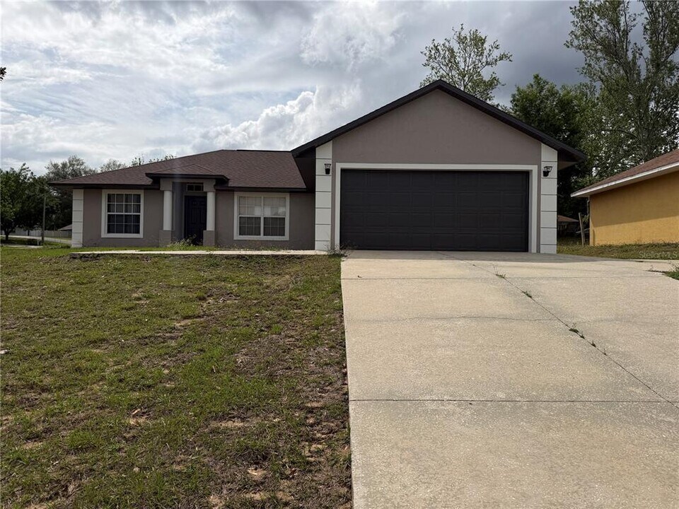 922 Elm Forest Dr in Minneola, FL - Building Photo