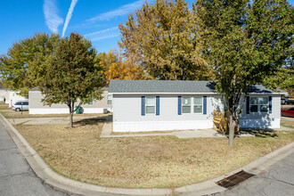 Lamplighter Mobile Home Park in Wichita, KS - Building Photo - Building Photo