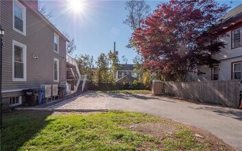 8 Pleasant St in Newport, RI - Building Photo - Building Photo