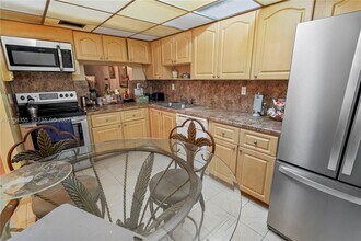 6556 Racquet Club Dr in Lauderhill, FL - Building Photo - Building Photo