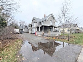 613 Summer St in St Johnsbury, VT - Building Photo