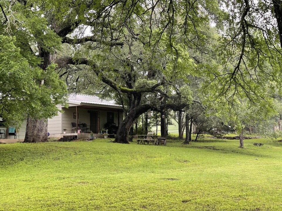 601 Live Oak St in Gatesville, TX - Building Photo