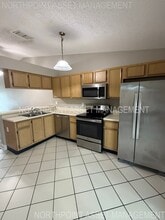 915 Burlwood St in Brandon, FL - Building Photo - Building Photo