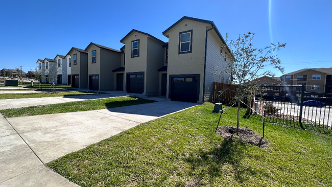 8418 Via Verona in San Antonio, TX - Building Photo - Building Photo