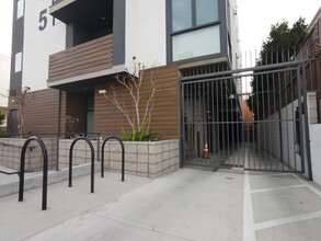 935 N Hudson Ave in Los Angeles, CA - Foto de edificio - Building Photo