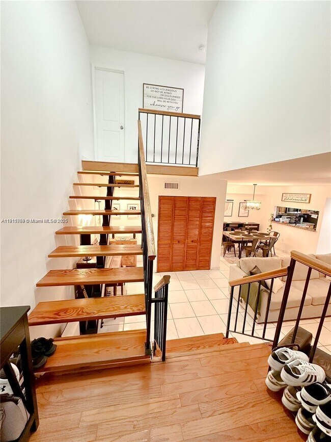 5975 SW 137th Ave in Miami, FL - Foto de edificio - Building Photo