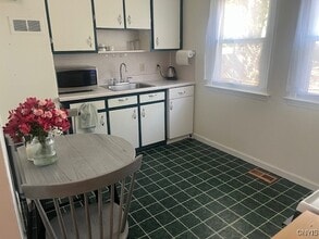 302 Twin Elms Ln in Syracuse, NY - Foto de edificio - Building Photo