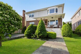 492 Main St E in Harrison, NY - Building Photo