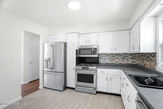 546 George Rd in Toms River, NJ - Building Photo - Building Photo