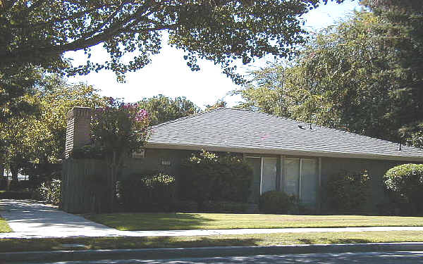 5789 N Valentine Ave in Fresno, CA - Foto de edificio - Building Photo