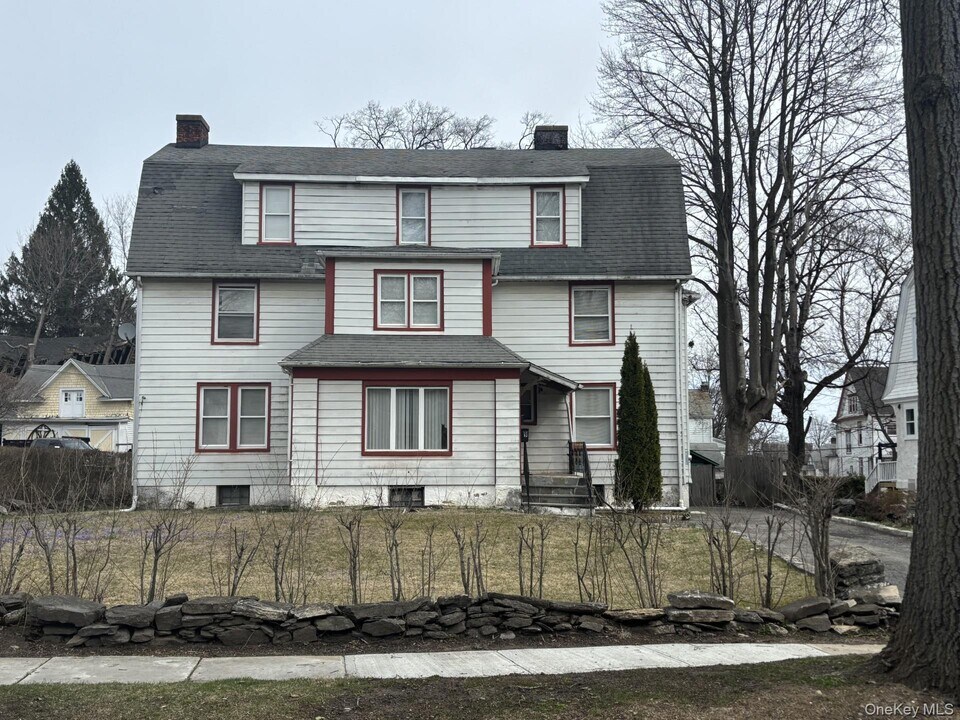 9 Myrtle St in White Plains, NY - Building Photo
