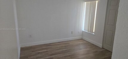 6325 SW 138th Ct in Miami, FL - Foto de edificio - Building Photo