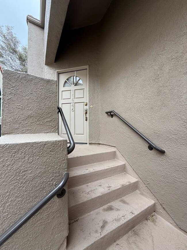 11346 Old Ranch Cir in Los Angeles, CA - Building Photo - Building Photo