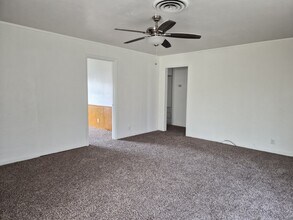 1949 14th Ave in Kingsburg, CA - Building Photo - Building Photo