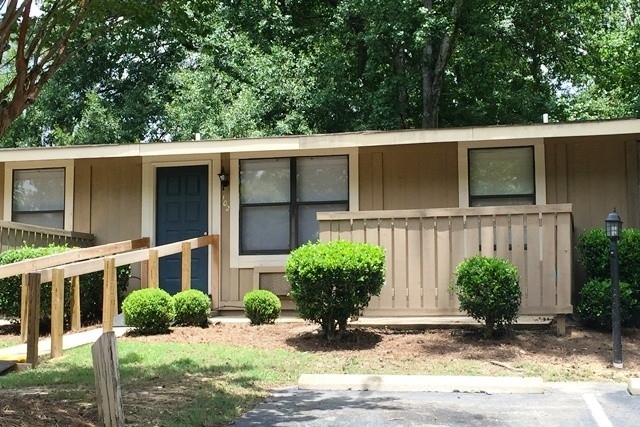 Wesley Pines in Columbus, GA - Foto de edificio - Building Photo