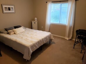 1212 Christy Dr in Manhattan, KS - Building Photo - Building Photo